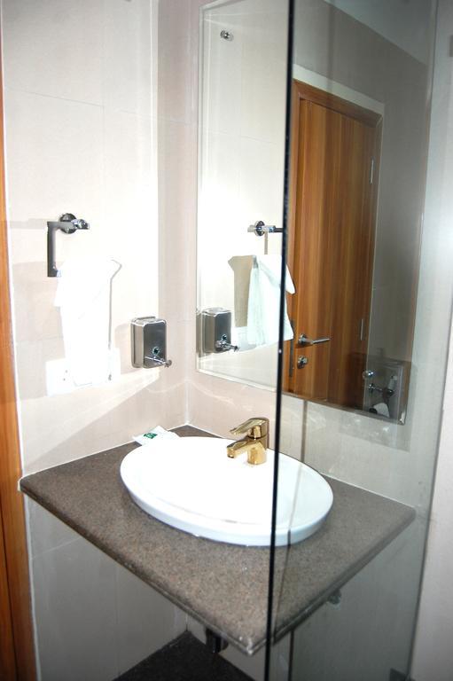 Hotel Le Roi Raipur At Raipur Railway Station Szoba fotó