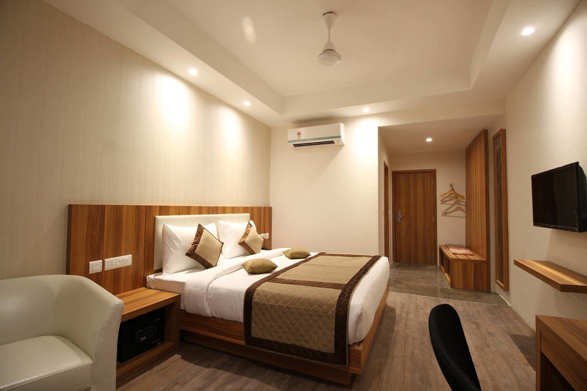 Hotel Le Roi Raipur At Raipur Railway Station Kültér fotó